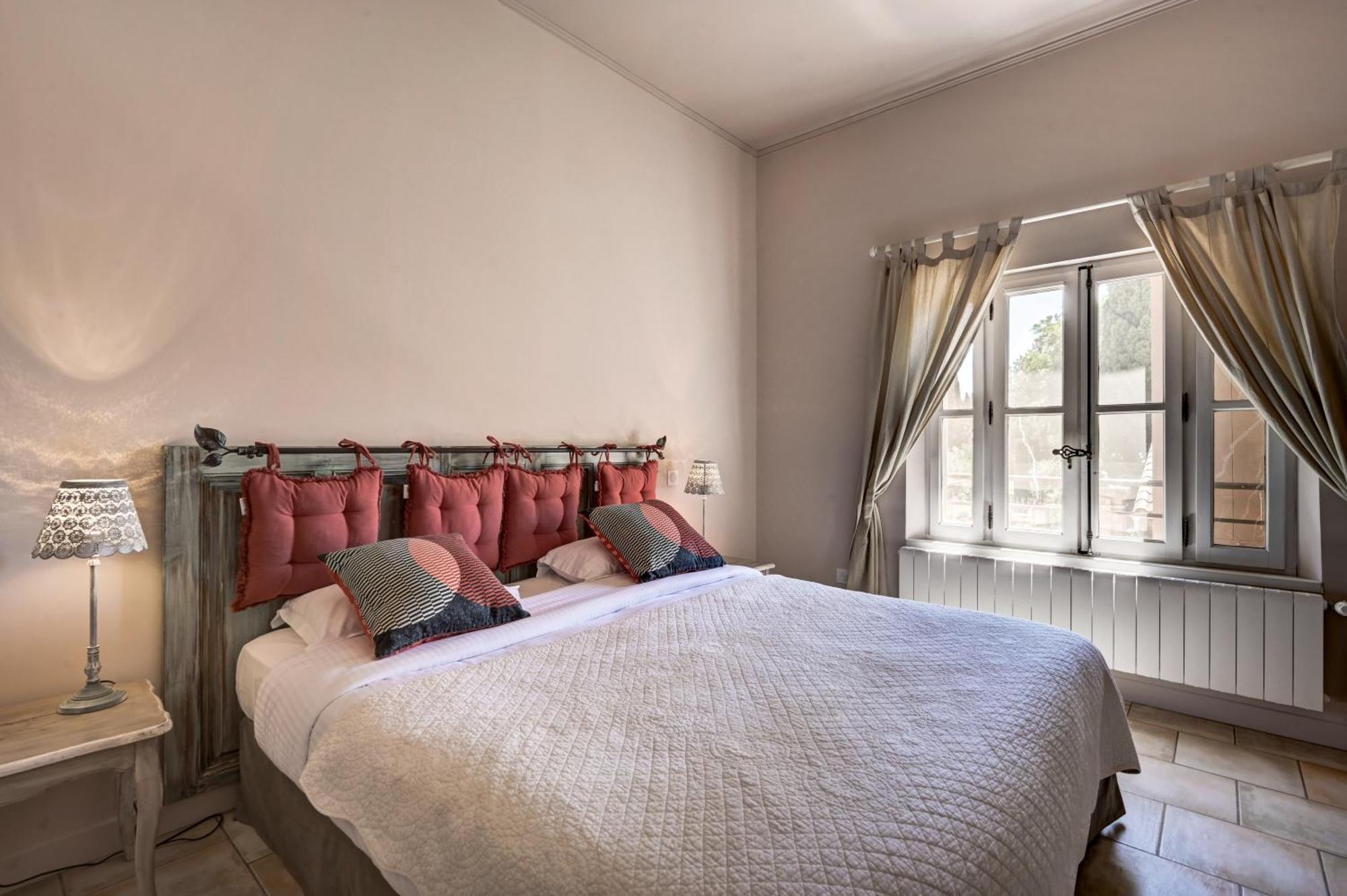 Mas Des Comtes De Provence Hotel Tarascon Kültér fotó
